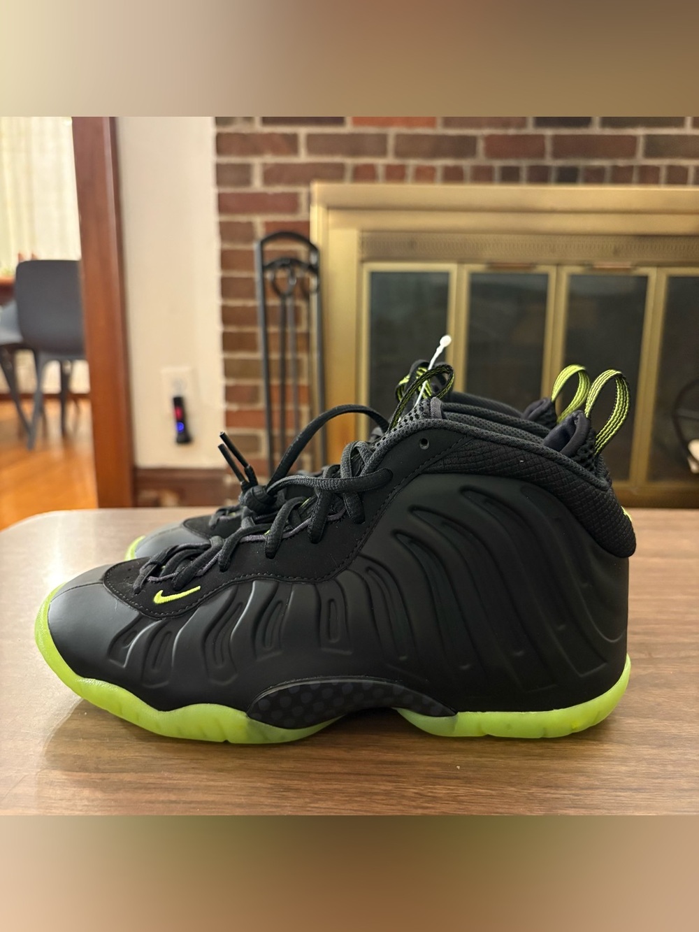 Brand new never worn! Kid’s Nike Little Posite one in black & volt. Size 5Y